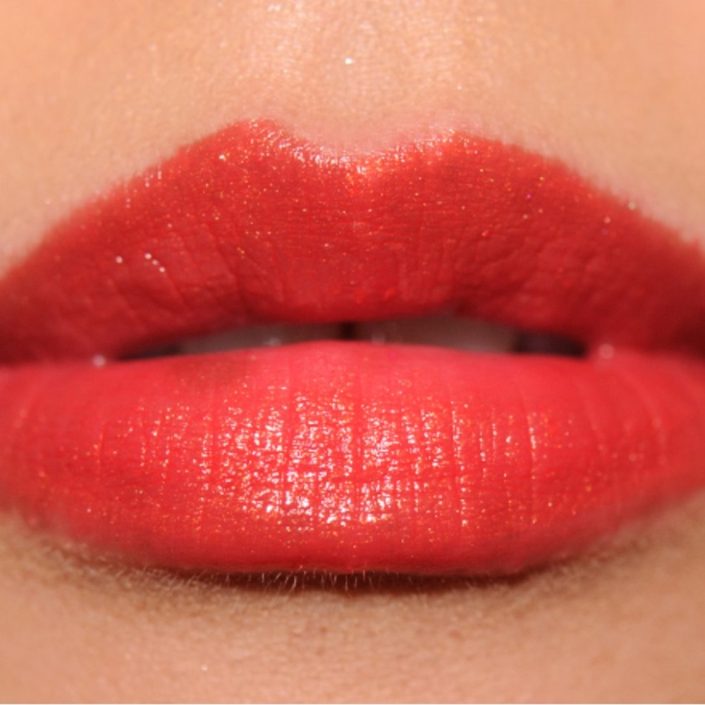 BNIB MAC Cosmetics Cremesheen Lipstick - Dozen Carnations - Picture 5 of 6